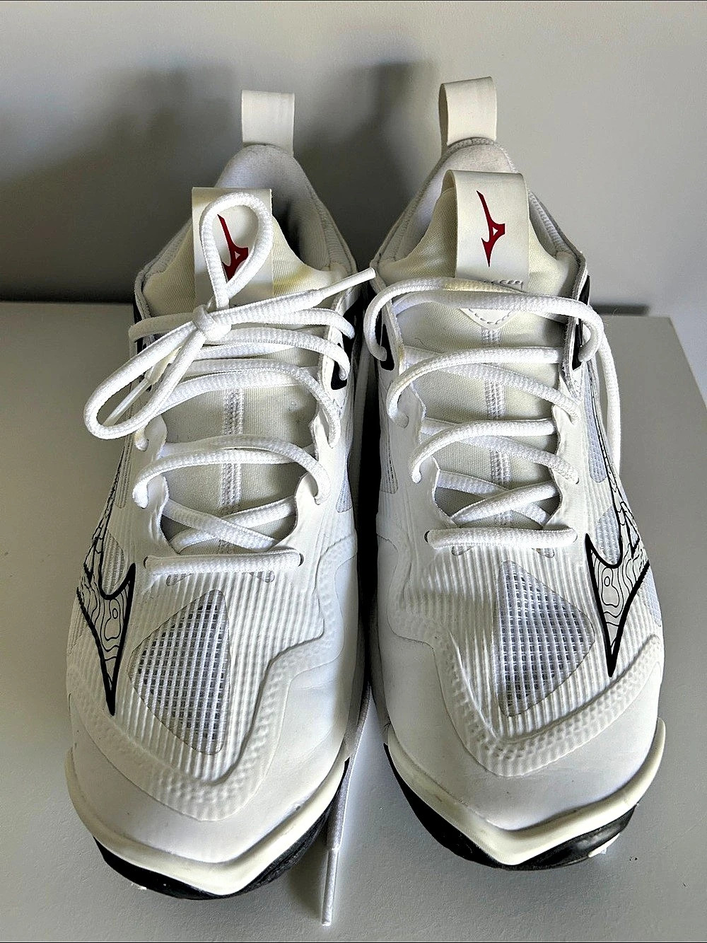 Mizuno Wave Horizon 2 Women's Athletic Shoes in White & Red Size 9.5